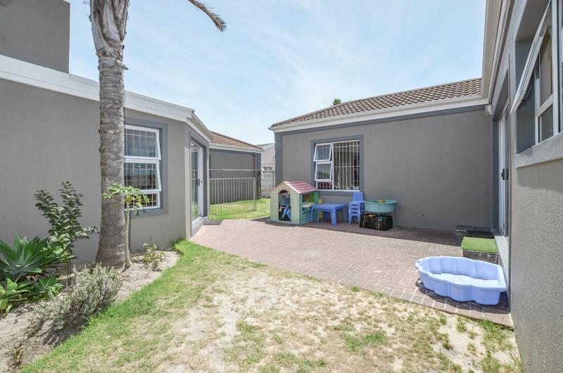 5 Bedroom Property for Sale in Parklands Western Cape